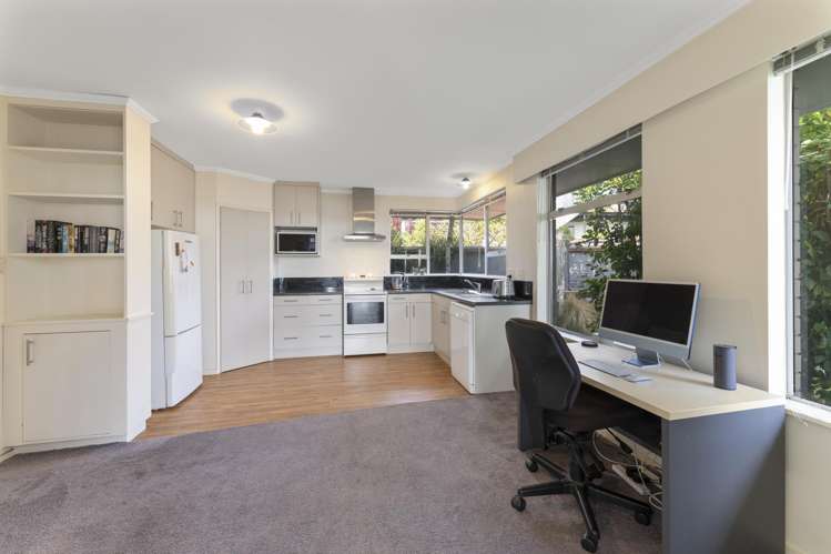 1/173 Soleares Avenue Mount Pleasant_11
