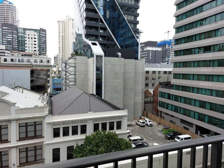 4J/16 Gore Street 10015_7