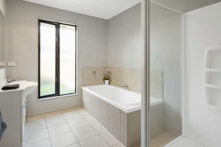 14 Vorbach Place Renwick_8