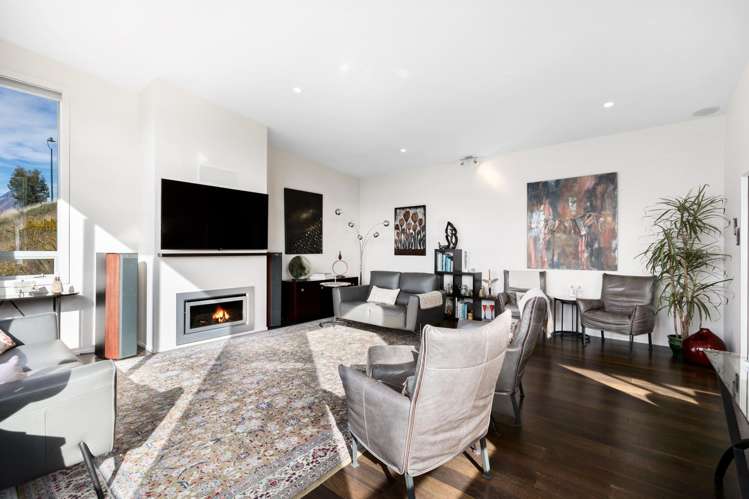 9 Matakauri Place Fernhill/Sunshine Bay_10