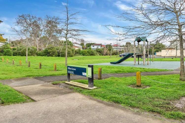 39 Verdale Circle Glen Eden_18