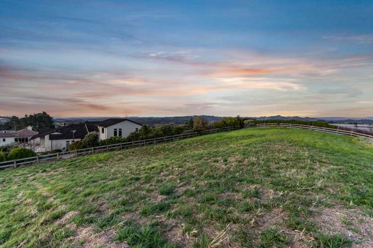 593 Redoubt Road Flat Bush_13