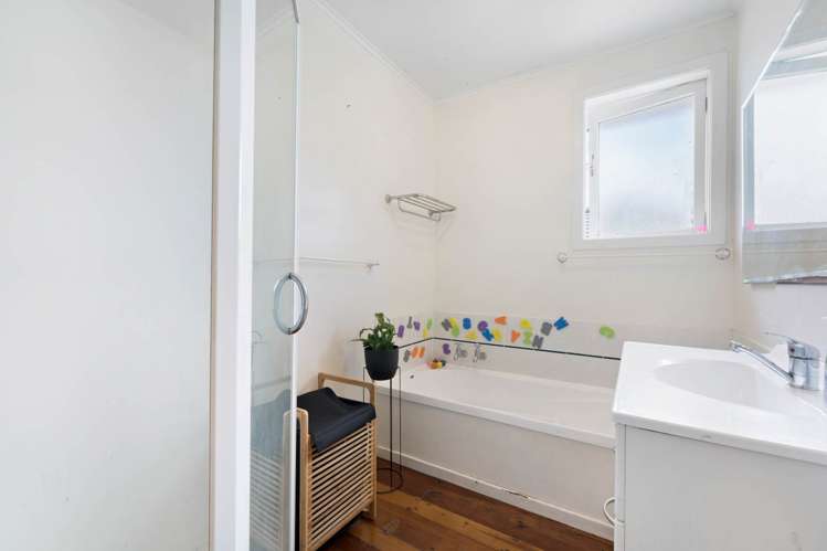 12 Amberley Avenue Te Atatu South_12