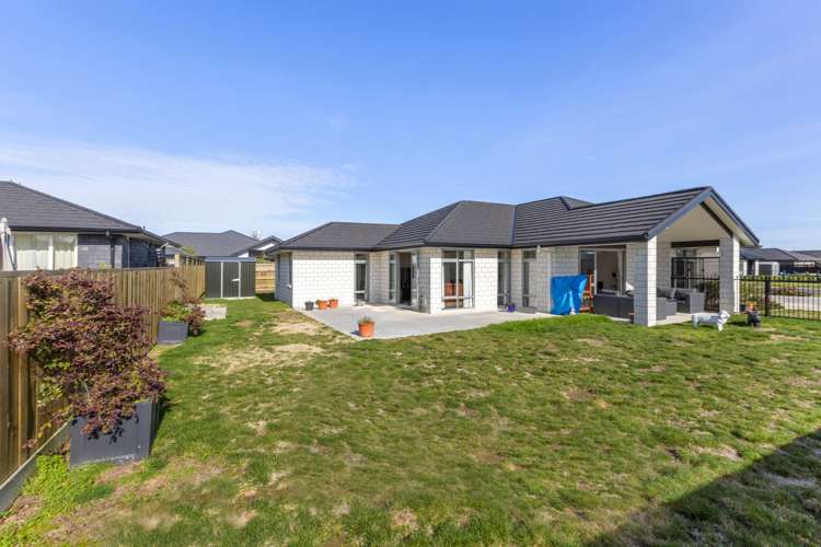 4 Plescher Crescent Leamington_19