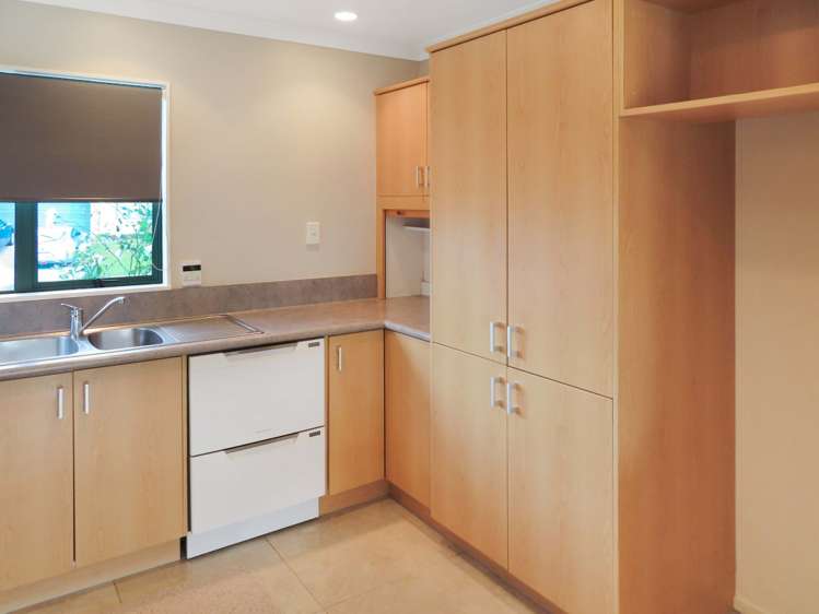 122 Redvers Drive Belmont_2