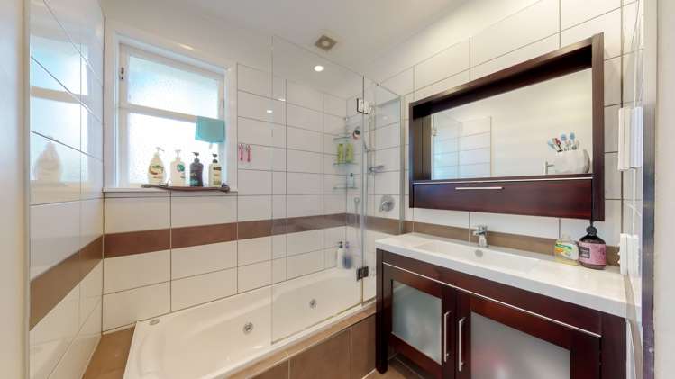 20 Larsen Crescent Tawa_10