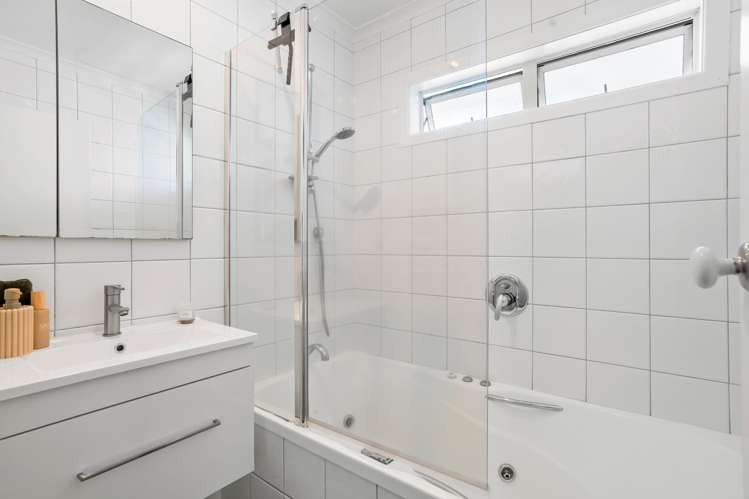 7 Tiroroa Avenue Te Atatu South_13