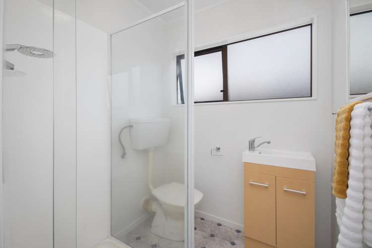 2/6 Gosford Drive Botany Downs_13