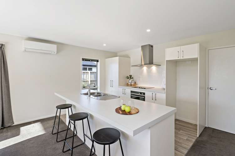 87 Sunline Avenue Lincoln_5