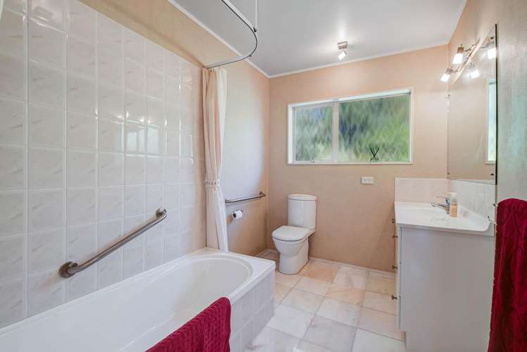 47 Settlers Grove Orewa_17