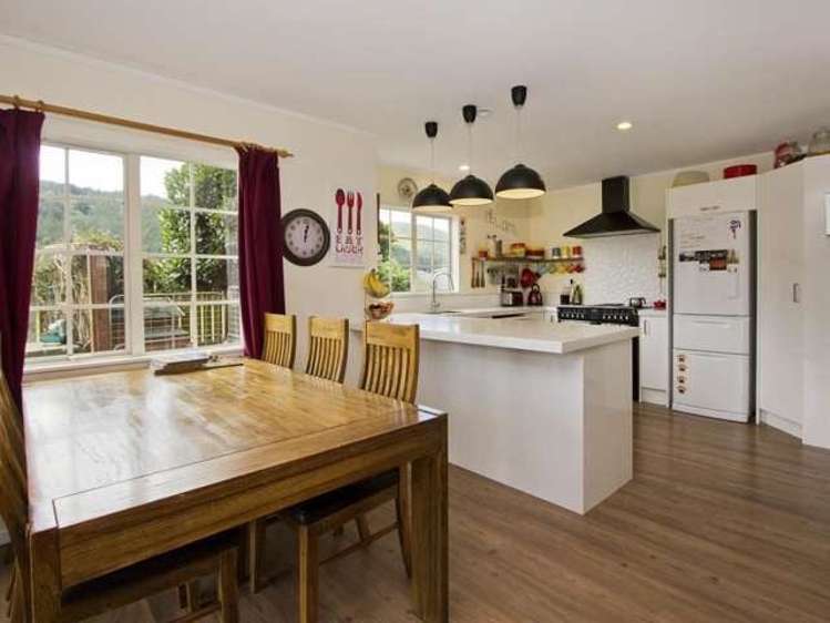 33 Grimsby Grove Wainuiomata_1