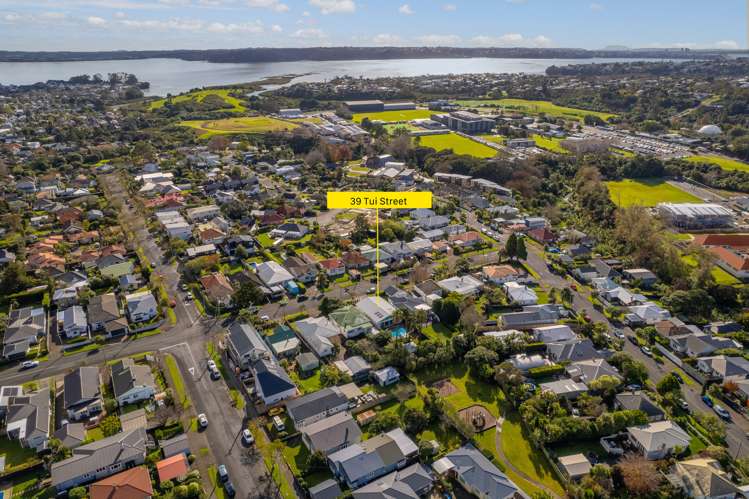 39 Tui Street Point Chevalier_13