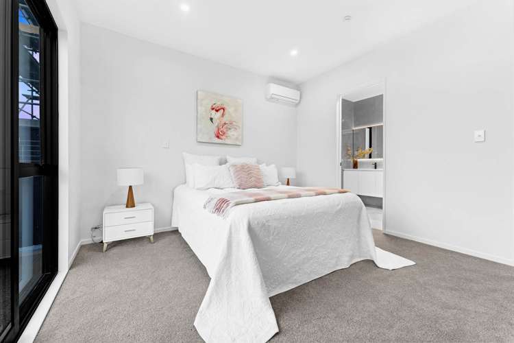 15 Karaka Village Parade Karaka_10