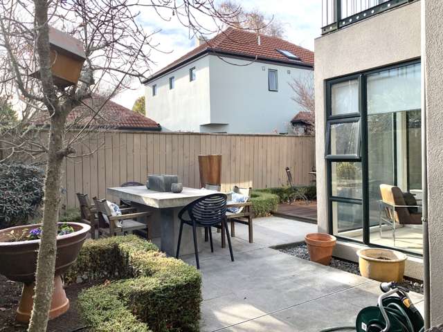 1/56 Hewitts Road Merivale_1