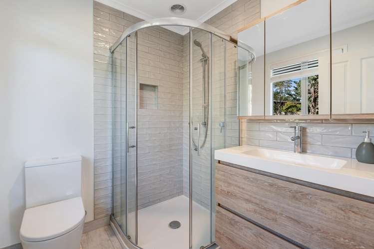 1/4 Roberts Road Matakatia_20