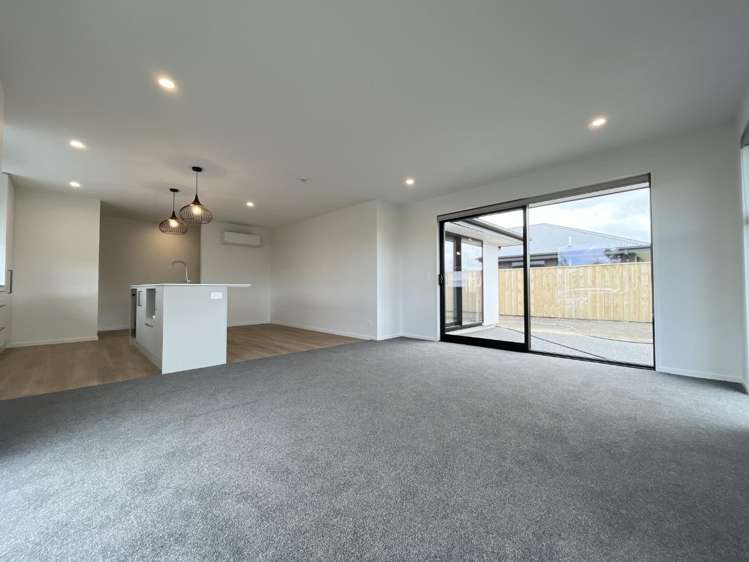 26 Harlequin Drive 11103_4