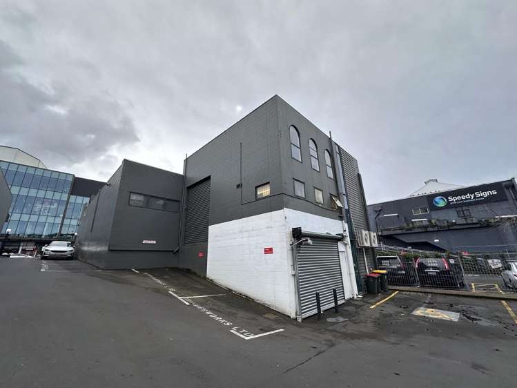 402 Broadway Newmarket_1