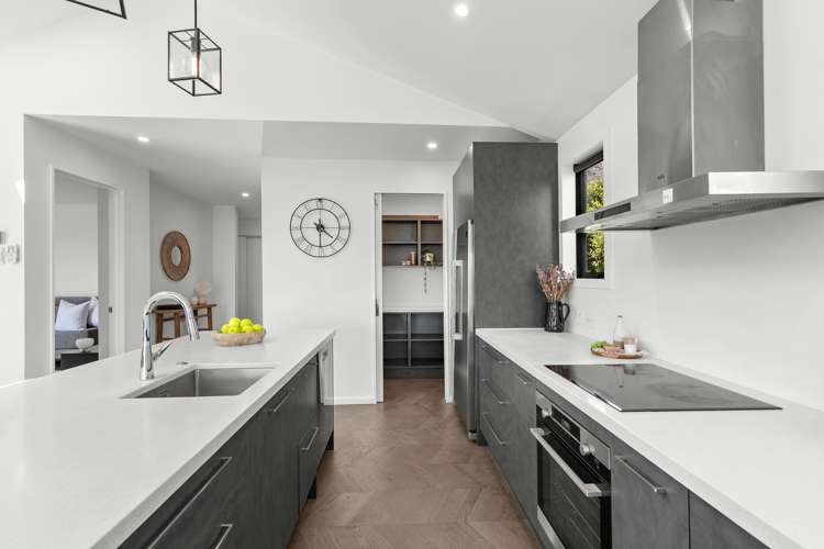 13 Falconer Rise Jacks Point_7