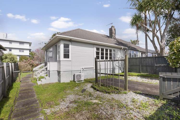 30 Onewa Road_1