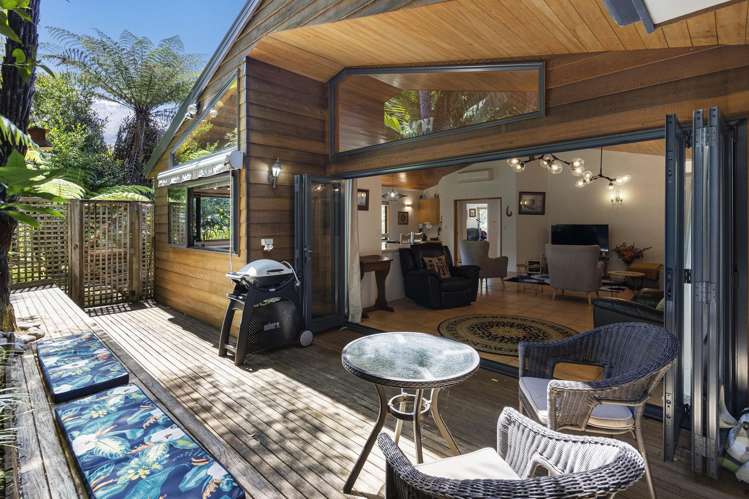 16 Poturi Streams Avenue Titirangi_10