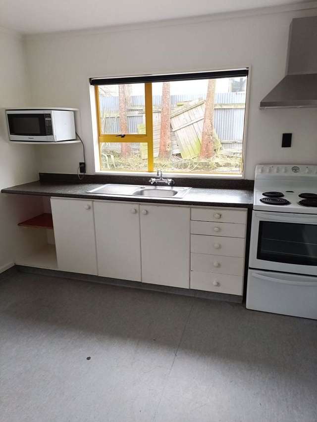 Spacious 6BR Townhouse in North Dunedin