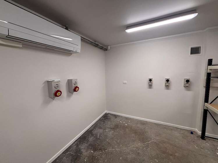 7 Glover Street Ngauranga_14