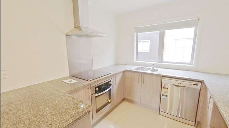8/7 Vialou Street Hamilton Central_3