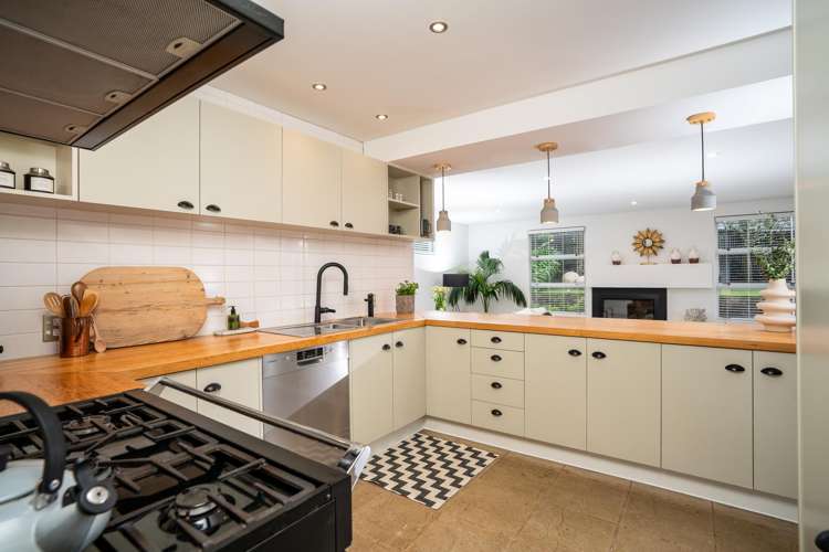 51 Amesbury Drive Churton Park_8