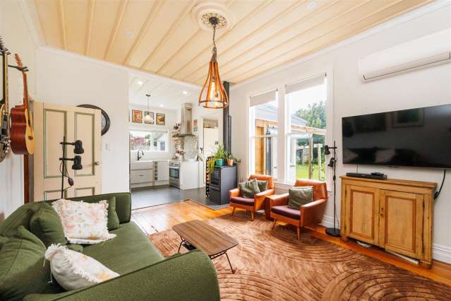 TEAM LEWIS - CHARMING HAVEN AWAITS