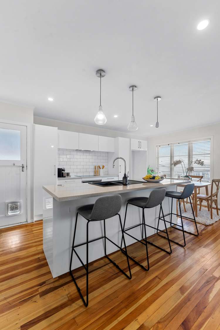 57 Amberley Avenue Te Atatu South_5