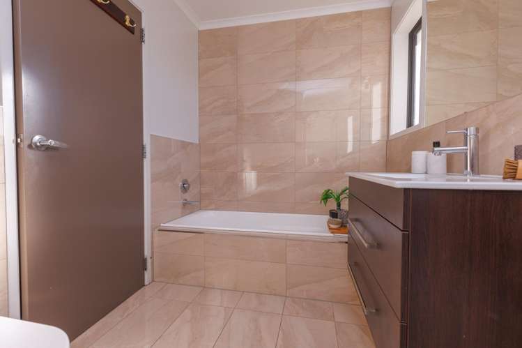 115 Amesbury Drive Churton Park_9