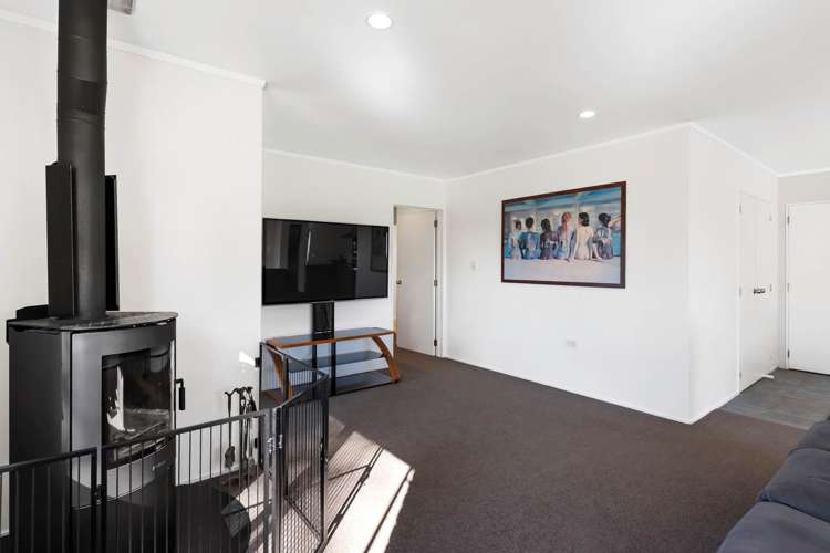 2123 Awhitu Road Pollok_18