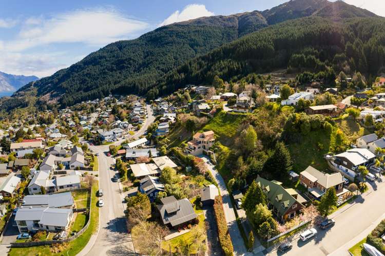 14 Greenstone Place Fernhill/Sunshine Bay_8