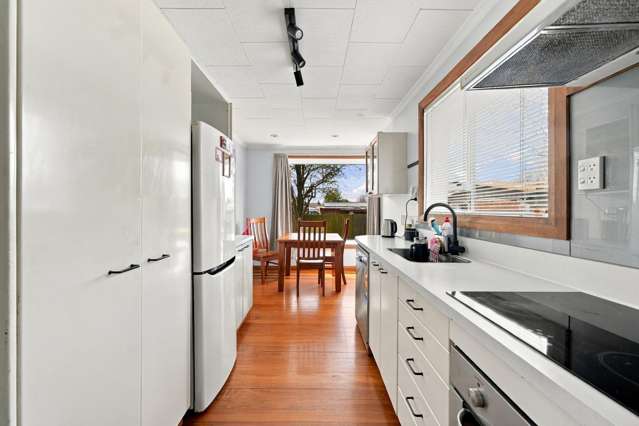15 Avro Crescent Hornby_1