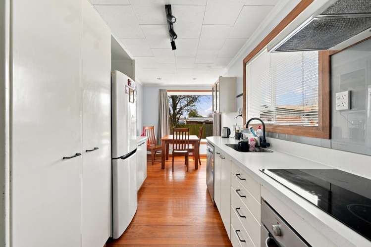 15 Avro Crescent_1
