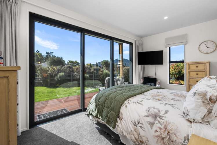 32 Carnaveron Drive Lincoln_29