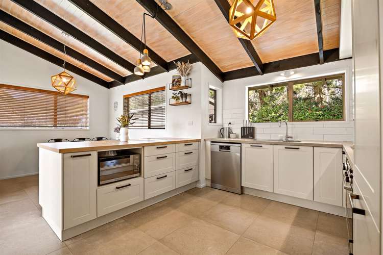 1115 State Highway 16 Waimauku_8