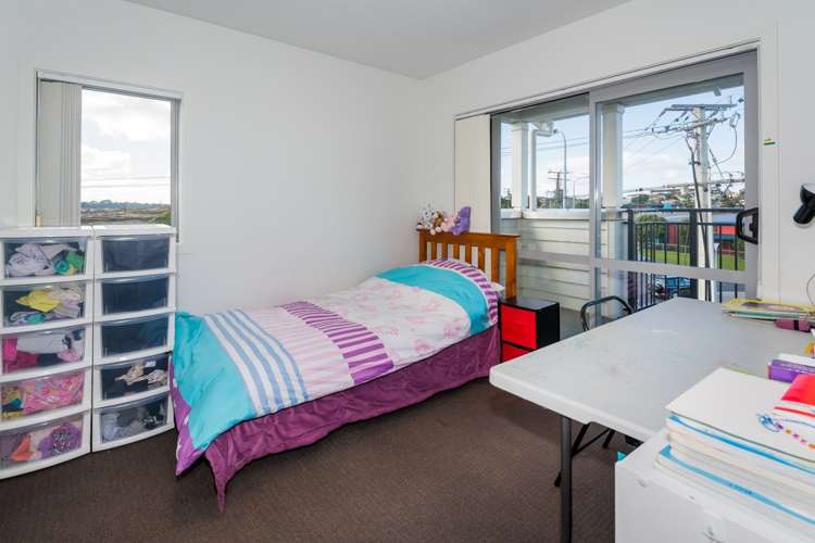 C21/71 Spencer Road Oteha_9