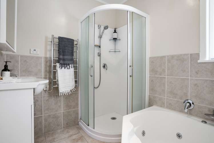 46 Tiri Tiri Road Birkdale_11