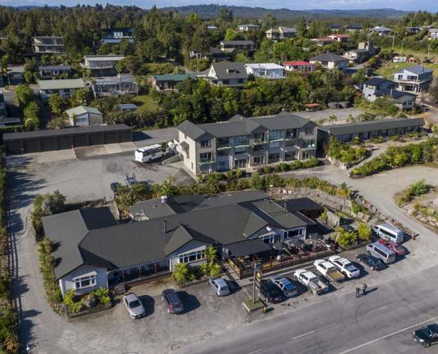 Prime lakeside hotel with development potential