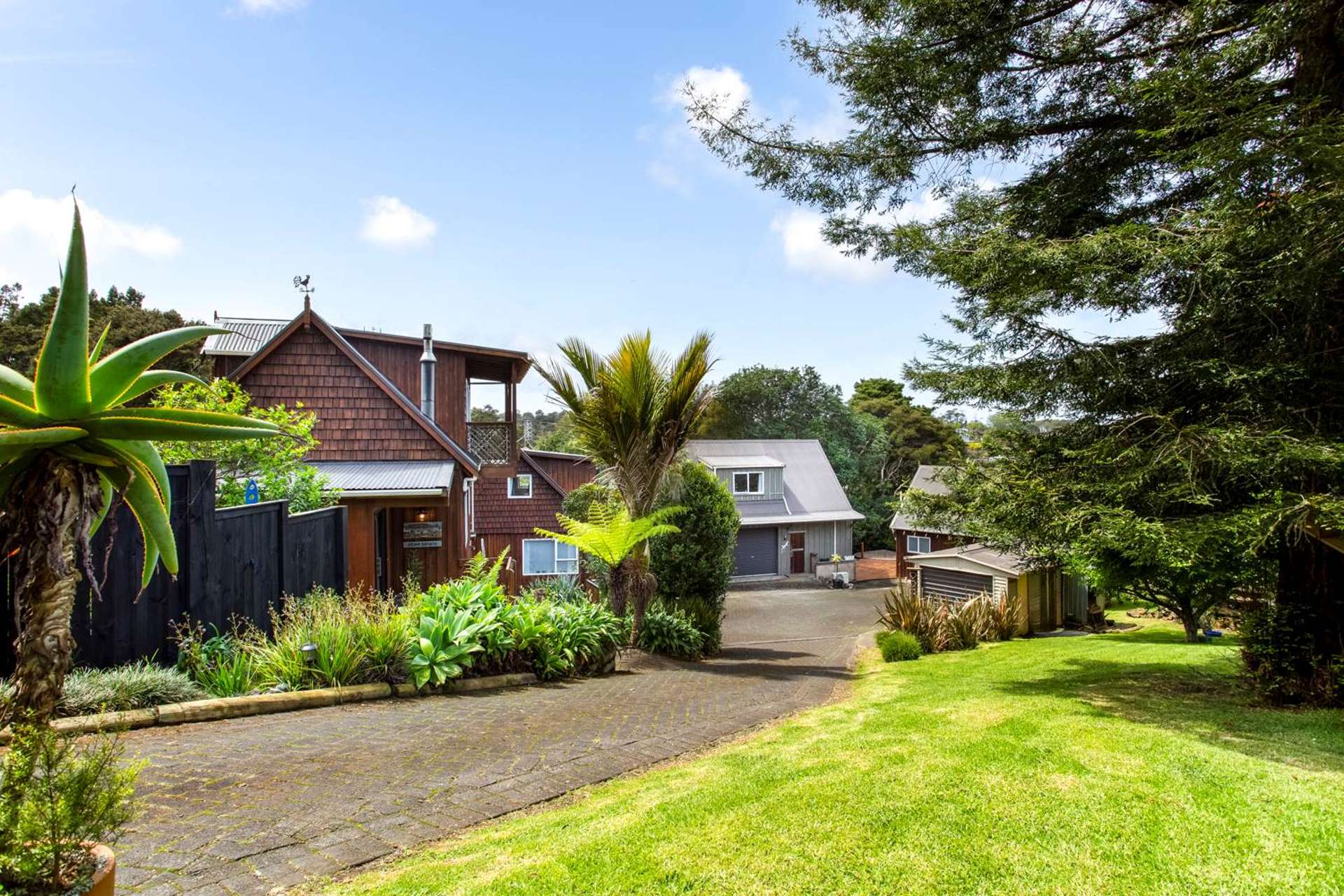 18 Dene Court Lane Greenhithe_0