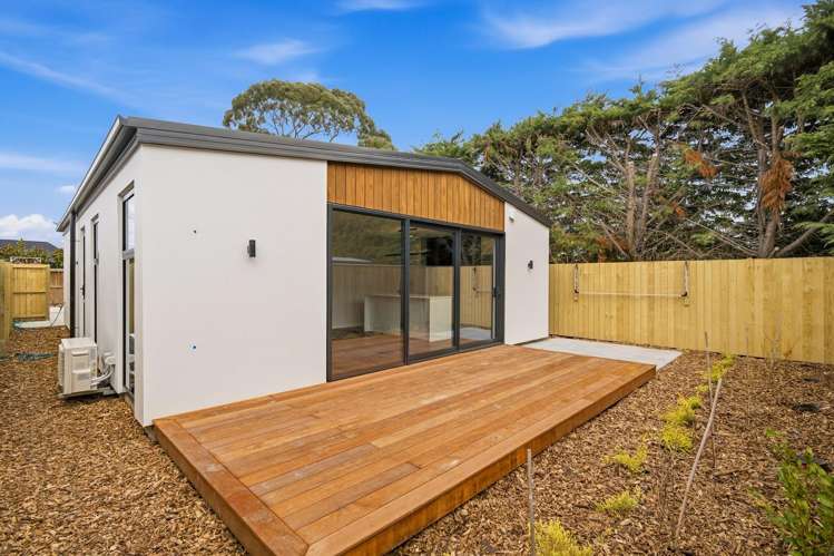 23 Carnaveron Drive Lincoln_18