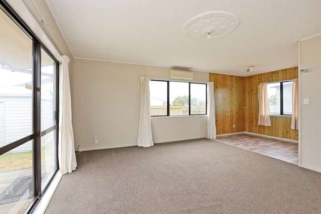 11 Holmes Place Flaxmere_4