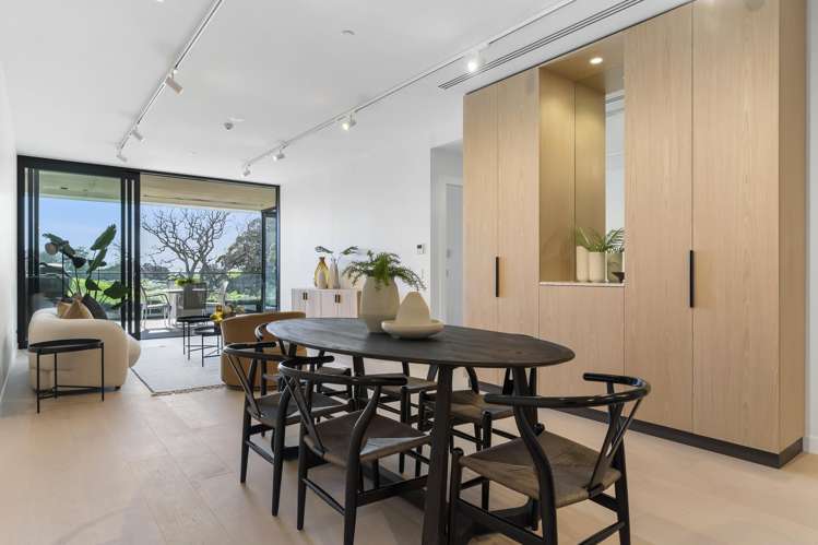 204/81 Carlton Gore Road_2