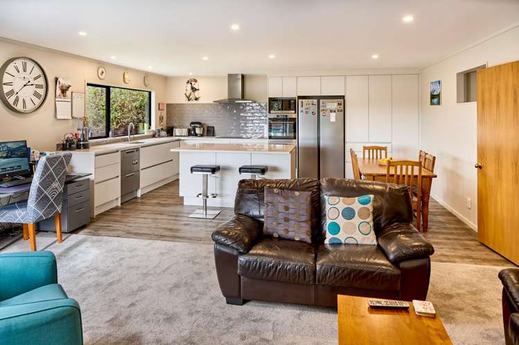 13 Halladale Road Papakowhai_3