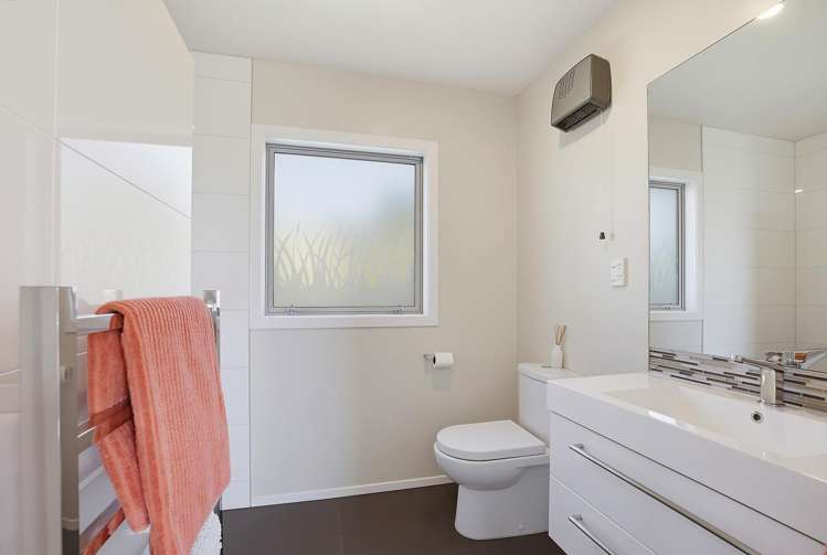 1 Manapouri Lane Aotea_19