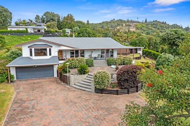 Lifestyle living with elevated rural views