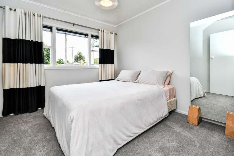 2/49 Russell Road Manurewa_6