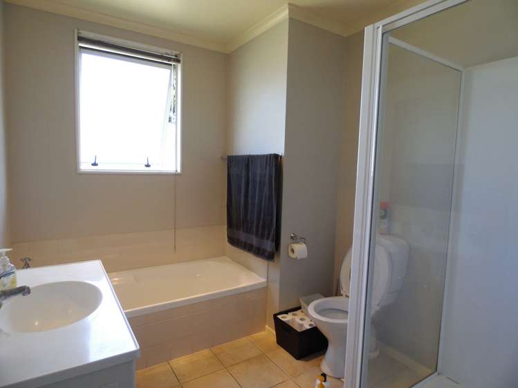 24 Selak Place Glen Eden_9