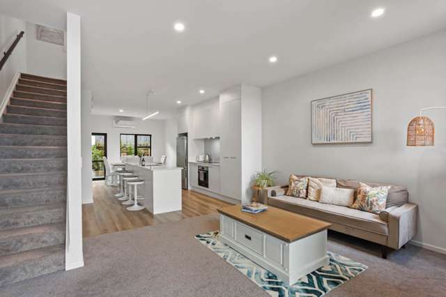FREEHOLD  - SPACIOUS - FLOOR AREA 158SQM
